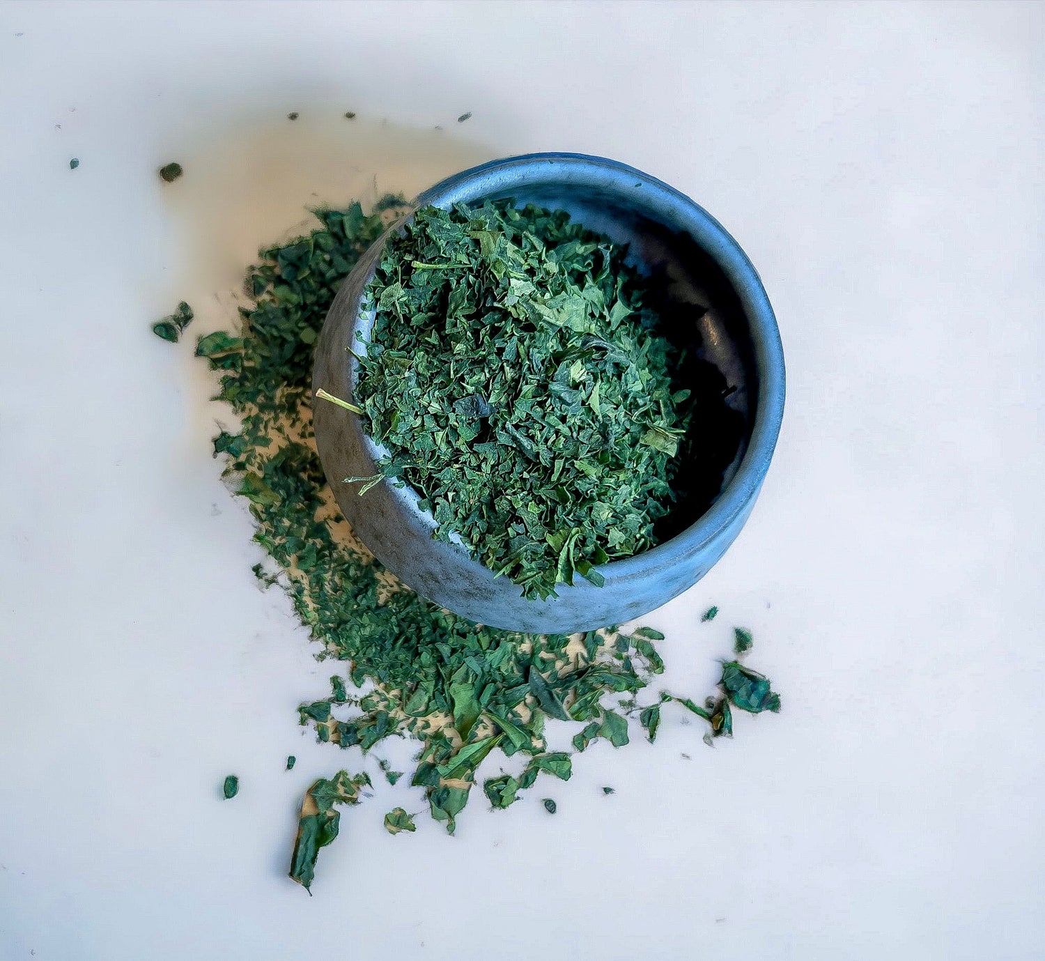 A bowl of naturally-farmed tencha.